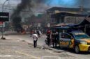 Situasi di Jalan Budi Utomo, Timika, saat diblokade massa. (Foto: Galeri Papua/Ahmad)