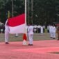 Pengibaran bendera merah putih oleh paskibra di Kawasan Alun-Alun Kuala Kencana, Mimika, Senin (17/8/2026). (Foto: Galeri Papua/Kevin Kurni)