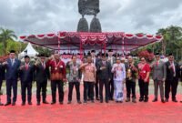 Foto bersama usai penyerahan penghargaan kepada para karyawan PT Freeport Indonesia yang telah berdedikasi dan mengabdi bekerja lebih dari 25 tahun. (Foto: Galeri Papua/Endy Langobelen)
