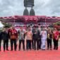 Foto bersama usai penyerahan penghargaan kepada para karyawan PT Freeport Indonesia yang telah berdedikasi dan mengabdi bekerja lebih dari 25 tahun. (Foto: Galeri Papua/Endy Langobelen)