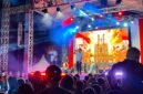 Penampilan 4Life dalam Timika Fest 2026 Konser Kemerdekaan di Lapangan Timika Indah, Senin (17/8/2026) malam. (Foto: Galeri Papua/Endy Langobelen)
