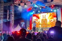 Penampilan 4Life dalam Timika Fest 2026 Konser Kemerdekaan di Lapangan Timika Indah, Senin (17/8/2026) malam. (Foto: Galeri Papua/Endy Langobelen)