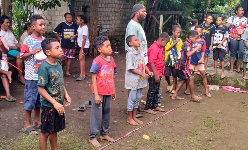 Sejumlah perlombaan rakyat diikuti anak-anak serta pemuda dari berbagai RT dan RW di Kampung Waena. (Foto: Istimewa)