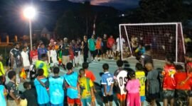 Lomba futsal anak yang digelar oleh Keondofoloan Asli Waena EBHAINYE HAYENAI, Ondofolo Khambuyouge Kambu di halaman Alobhuai atau kintal Ondofolo Khambuyouge Kambu, RT 002/RW 13, Kelurahan Waena, Senin (17/8/2026). (Foto: Istimewa)