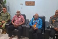 Konferensi Pers Bupati dan Wakil Bupati Mimika bersama Kapolres dan Dandim dalam menyikapi situasi di Distrik Jila, Mimika, Papua Tengah, Kamis (20/8/2026). (Foto: Istimewa)