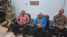 Konferensi Pers Bupati dan Wakil Bupati Mimika bersama Kapolres dan Dandim dalam menyikapi situasi di Distrik Jila, Mimika, Papua Tengah, Kamis (20/8/2026). (Foto: Istimewa)