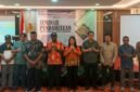 Foto bersama usai pembukaan Seminar Pendahuluan Perencanaan Kota Kapiraya di Ballroom Hotel Horison Diana Timika, Jumat (21/8/2026). (Foto: Galeri Papua/Kevin Kurni)