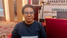 Kepala Bidang Penataan dan Peningkatan Kapasitas Lingkungan Hidup (PPKLH) DLH Mimika, Maria Leisubun. (Foto: Galeri Papua/Kevin Kurni)