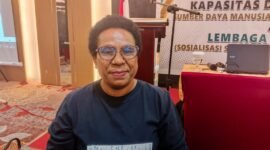 Kepala Bidang Penataan dan Peningkatan Kapasitas Lingkungan Hidup (PPKLH) DLH Mimika, Maria Leisubun. (Foto: Galeri Papua/Kevin Kurni)