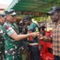 Panglima Kodam XVII/Cenderawasih, Mayjen TNI Febriel Buyung Sikumbang, bersama beberapa tokoh masyarakat. (Foto: Istimewa)