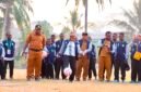 Kepala Dinas Pendidikan dan Kebudayaan Provinsi Papua Tengah membuka kick off GSI Tingkat SMP Papua Tengah secara simbolis, Senin (24/8/2026). (Foto: Dok. Humas Provinsi Papua Tengah)