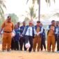 Kepala Dinas Pendidikan dan Kebudayaan Provinsi Papua Tengah membuka kick off GSI Tingkat SMP Papua Tengah secara simbolis, Senin (24/8/2026). (Foto: Dok. Humas Provinsi Papua Tengah)