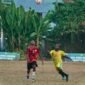 Duel Antara Pemain Kabupaten Nabire dengan Pemain Kabupaten Deiyai, Selasa (25/08/2026). (Foto: Galeri Papua/Benaz)