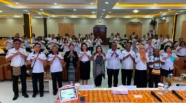 Foto kegiatan pembukaan sosialisasi yang digelar DPMPTSP Kabupaten Mimika di Multipurpose Room Grand Tembaga Hotel, Rabu (26/8/2026). (Foto: Ahmad)