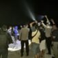 Para pendulang yang hendak dievakuasi oleh aparat kepolisian dari lokasi pendulangan di Mile 21, pada Rabu (26/8/2026) dini hari. (Foto: Humas Polres Mimika)