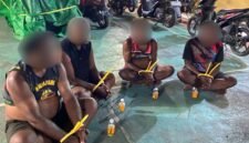 Lima terduga pelaku dibawa ke Mapolres Mimika Mile 32 untuk penanganan hukum lebih lanjut. (Foto: Humas Polres Mimika)
