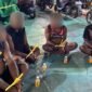 Lima terduga pelaku dibawa ke Mapolres Mimika Mile 32 untuk penanganan hukum lebih lanjut. (Foto: Humas Polres Mimika)