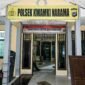 Tampak bagian depan Kantor Polsek Kwamki Narama setelah diamuk warga buntut penangkapan 5 terduga pelaku pembunuhan pada Sabtu dini hari (29/8/2026). (Foto: Polsek Kwamki Narama)