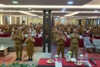 Foto bersama usai pembukaan kegiatan evaluasi program Pusjaki dan Kaka Sehat di Ballroom Hotel Horison Diana, Senin (31/8/2026). (Foto: Galeri Papua/Ahmad)