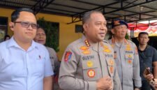 Wakapolda Papua Tengah Komisaris Besar Polisi Gustav Roby Urbinas saat diwawancarai awak media seusai konferensi pers Operasi Sikat Noken 2026 di Mapolres Mimika, Papua Tengah, Senin, 10 Agustus 2026. GaleriPapua/ Ahmad.