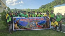 Komunitas Ojek Online Jayapura berfoto bersama seusai menyampaikan pernyataan sikap di Jayapura, Kamis, 20 Agustus 2026. dok Komunitas Ojol Jayapura.