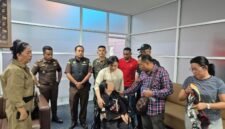 Tim Tangkap Buronan (Tabur) Kejaksaan Tinggi Sulawesi Utara bersama Tim Intelijen Kejaksaan Negeri Mimika mengamankan mantan Bupati Minahasa Utara Vonnie Anneke Panambunan di Rumah Sakit Kasih Herlina, Timika, Papua Tengah, Ahad, 30 Agustus 2026. dok. Istimewa.