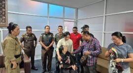 Tim Tangkap Buronan (Tabur) Kejaksaan Tinggi Sulawesi Utara bersama Tim Intelijen Kejaksaan Negeri Mimika mengamankan mantan Bupati Minahasa Utara Vonnie Anneke Panambunan di Rumah Sakit Kasih Herlina, Timika, Papua Tengah, Ahad, 30 Agustus 2026. dok. Istimewa. 