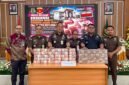 Foto bersama usai pelaksanaan konferensi pers di Kantor Kejari Mimika, Selasa (1/9/2026). (Foto: Galeri Papua/Endy Langobelen)