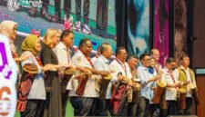 Pemukulan TIFA sebagai tanda dibukanya event PAPEDA Summit atau Papua Action for Development, Economy, and Sustainable Nature. (Foto: Tim Komunikasi PAPEDA Summit)