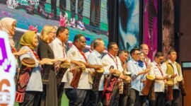 Pemukulan TIFA sebagai tanda dibukanya event PAPEDA Summit atau Papua Action for Development, Economy, and Sustainable Nature. (Foto: Tim Komunikasi PAPEDA Summit)