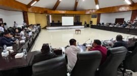 Persiapan pelaksanaan rapat tertutup di Ruang Serbaguna DPRK Mimika untuk membahas penanganan persoalan Kantibmas, Rabu (2/9/2026). (Foto: Galeri Papua/Endy Langobelen)