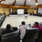 Persiapan pelaksanaan rapat tertutup di Ruang Serbaguna DPRK Mimika untuk membahas penanganan persoalan Kantibmas, Rabu (2/9/2026). (Foto: Galeri Papua/Endy Langobelen)