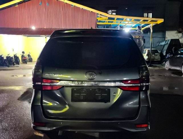 Mobil yang digunakan para pelaku dalam peristiwa penganiayaan Eliu Hagabal di Jalan Freeport Lama. (Foto: Istimewa)