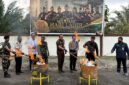 Proses pemusnahan barang bukti di halaman Kantor Kejaksaan Negeri Mimika, Senin (7/9/2026). (Foto: Kejaksaan Negeri Mimika)