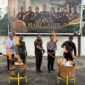 Proses pemusnahan barang bukti di halaman Kantor Kejaksaan Negeri Mimika, Senin (7/9/2026). (Foto: Kejaksaan Negeri Mimika)