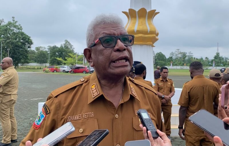 Bupati Mimika, Johannes Rettob. (Foto: Galeri Papua/Ahmad)