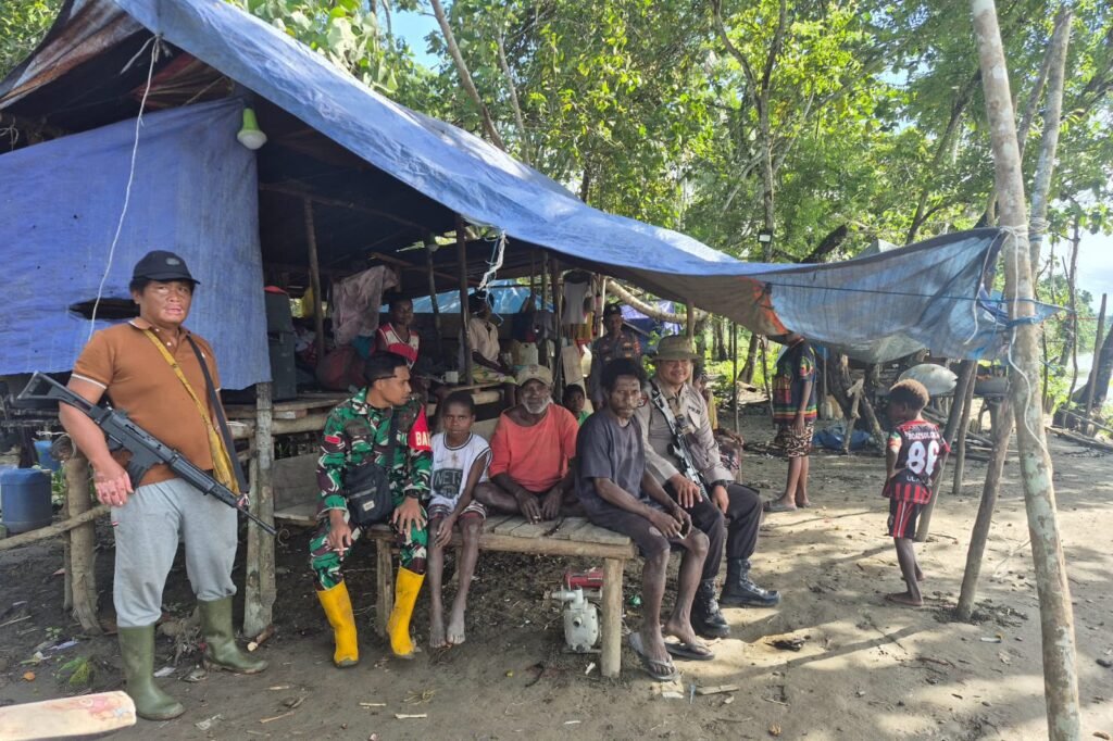 Salah satu tenda yang digunakan masyarakat untuk tinggal sementara waktu di luar Kapiraya demi terjaminnya keamanan. (Foto: Istimewa/Alpius Minama)