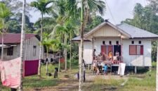 Beberapa warga mulai kembali menempati kediamannya di Kapiraya, pada 21 Agustus 2026. (Foto: Istimewa/Alpius Minama)