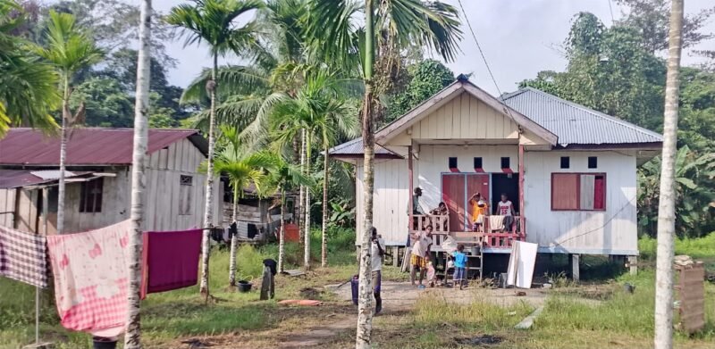 Beberapa warga mulai kembali menempati kediamannya di Kapiraya, pada 21 Agustus 2026. (Foto: Istimewa/Alpius Minama)