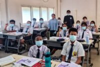 Amungsa Foundation membagikan masker kepada pelajar di Mimika. (Foto: Yayasan Amungsa Cares Papua)
