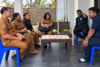 Badan Kesatuan Bangsa dan Politik (Kesbangpol) Kabupaten Mimika berkunjung ke kantor Yayasan Amungsa Cares Papua. (Foto: Yayasan Amungsa Cares Papua)