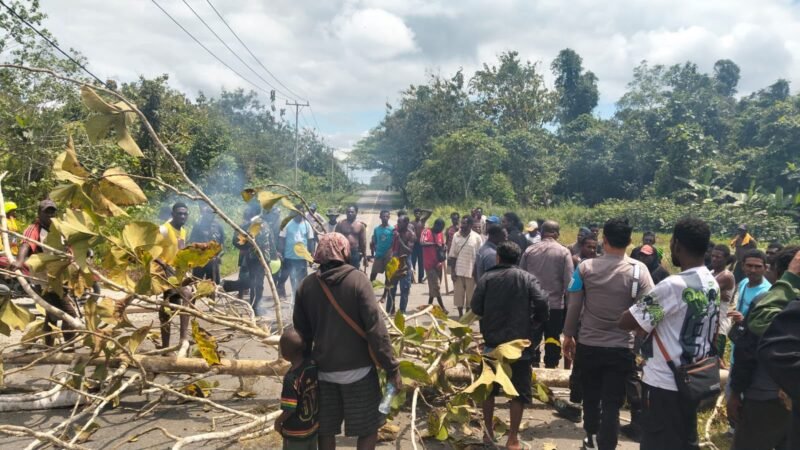 Pemalangan di Distrik Mimika Tengah, Kabupaten Mimika, Papua Tengah, yakni Kampung Kaugapu dan pertigaan Kampung Mioko, pada Selasa (1/9/2026). (Foto: Istimewa)