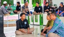 Ketua PW PMI Papua Tengah, Rahadian Rizky Putra, berkunjung ke sejumlah masjid di Mimika. (Foto: PW PMI Papua Tengah)