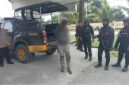 Pelaku kasus penganiayaan berat di Jalan Poros SP 5, Timika, Papua Tengah, yang berhasil dibekuk polisi, Jumat (18/9/2026). (Foto: Istimewa)