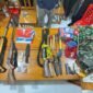 Sejumlah alat bukti yang diamankan dalam pengembangan kasus penangkapan HN alias YN dan empat orang lainnya di Kabupaten Keerom, Papua. (Foto: Satgas Damai Cartenz 2026)
