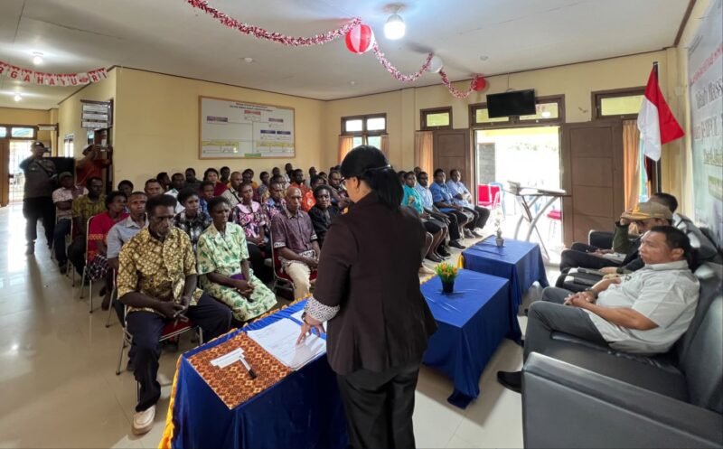 Program Nikah Massal OAP dan Layanan Jempol Adminduk yang digelar Disdukcapil Mimika di pesisir Mimika Barat dan Mimika Barat Tengah dalam rangka HUT Kabupaten Mimika ke-30, Minggu (20/9/2026). (Foto: Disdukcapil Mimika)