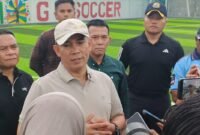 Brigjend TNI Riyanto ditemui awak media usai membuka Turnamen Mini Soccer Pangkoops TNI Habema Cup 2026, di Fantastic Sport Compex, Jl. Cendrawasih, Minggu (20/9/26) sore. (Foto: Galeri Papua/Kevin Kurni)