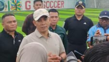 Brigjend TNI Riyanto ditemui awak media usai membuka Turnamen Mini Soccer Pangkoops TNI Habema Cup 2026, di Fantastic Sport Compex, Jl. Cendrawasih, Minggu (20/9/26) sore. (Foto: Galeri Papua/Kevin Kurni)