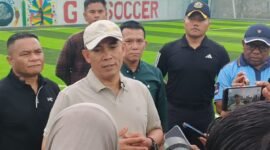 Brigjend TNI Riyanto ditemui awak media usai membuka Turnamen Mini Soccer Pangkoops TNI Habema Cup 2026, di Fantastic Sport Compex, Jl. Cendrawasih, Minggu (20/9/26) sore. (Foto: Galeri Papua/Kevin Kurni)