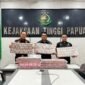 Puncak penuntasan eksekusi diumumkan dalam konferensi pers yang digelar di Kejaksaan Tinggi Papua, Jayapura, pada Selasa (22/9/2026). (Foto: Istimewa)